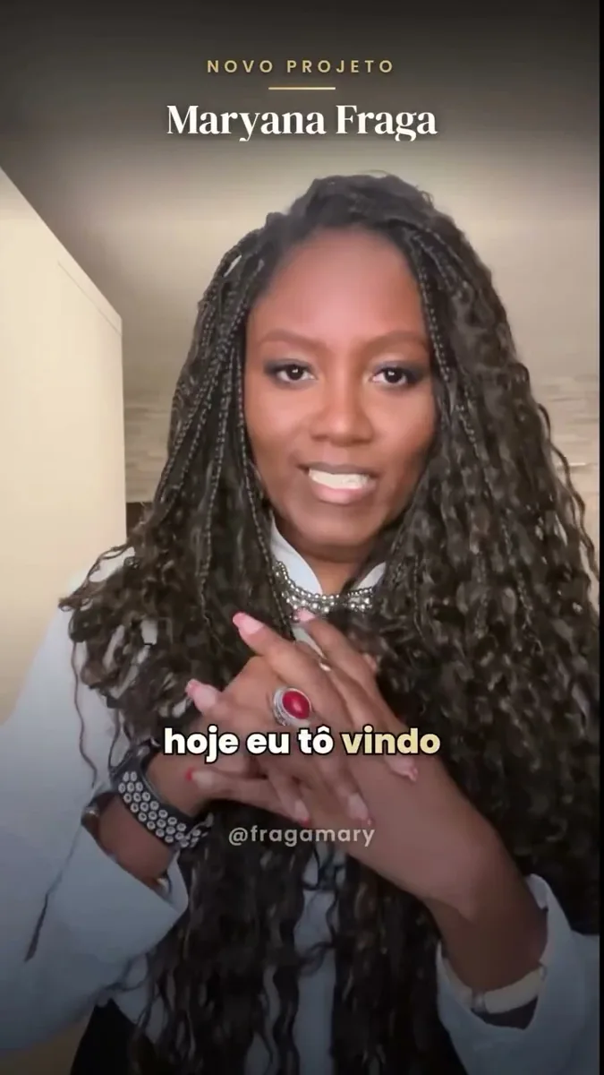 Maryana falando para a câmera